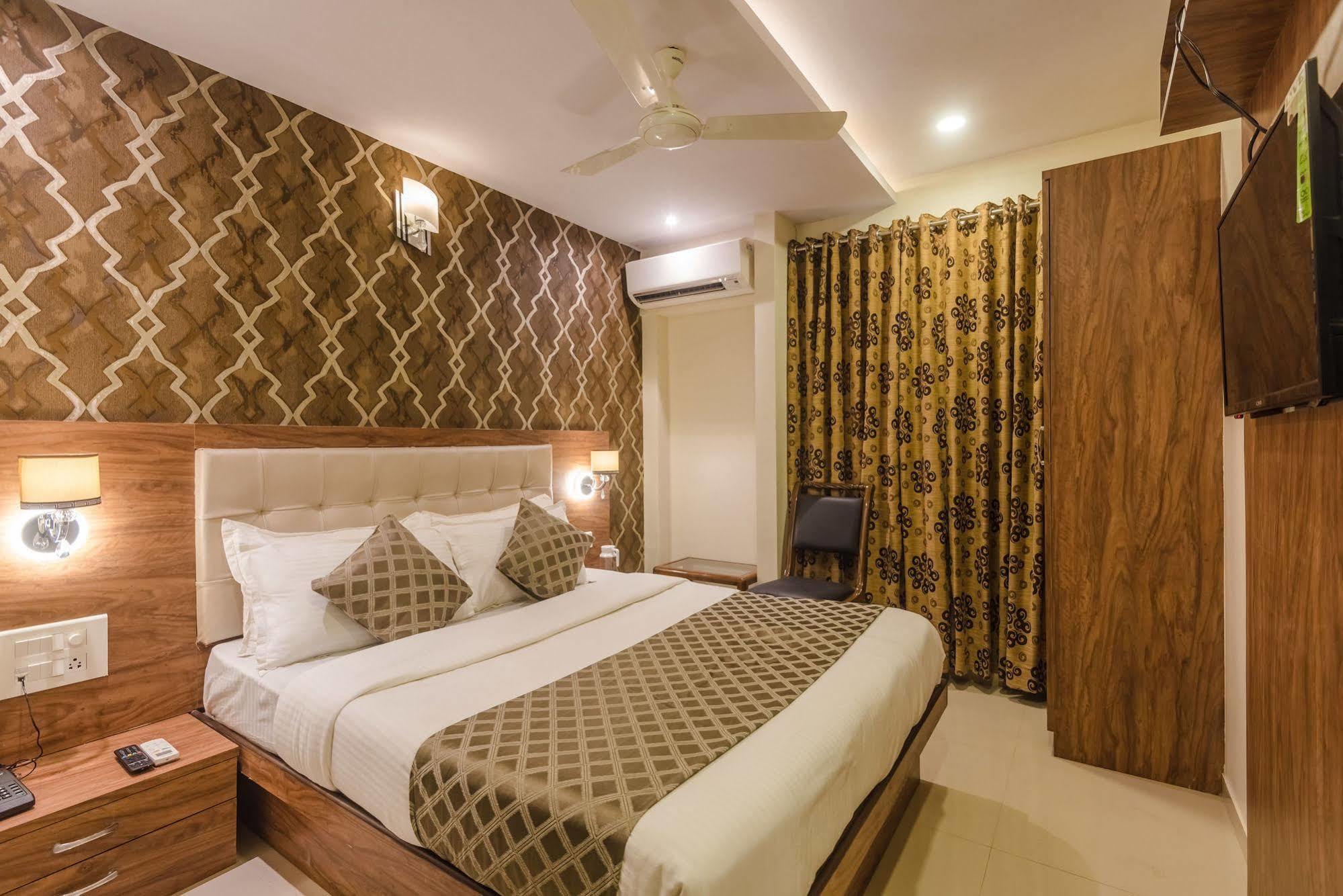 Hygienic Hotel Liberty Plaza Mumbai Exterior photo
